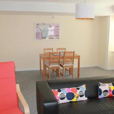 Spacious Townhouse Apartament