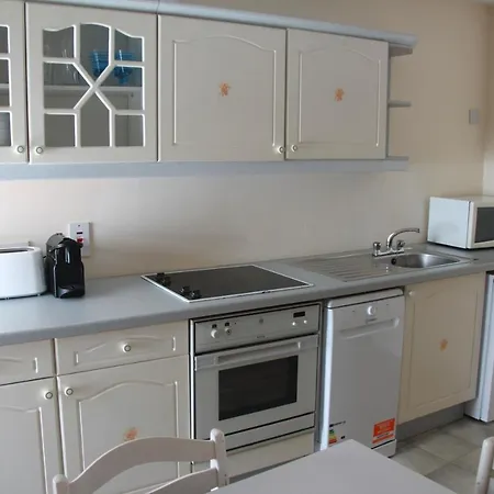 Spacious Townhouse Apartment *