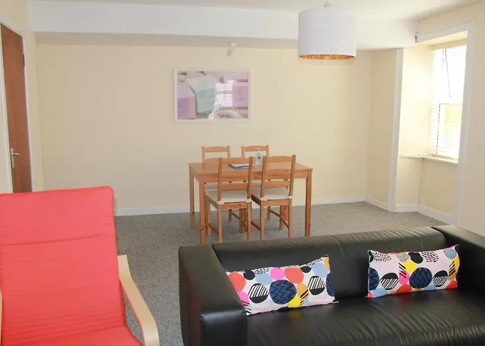 Spacious Townhouse Apartament